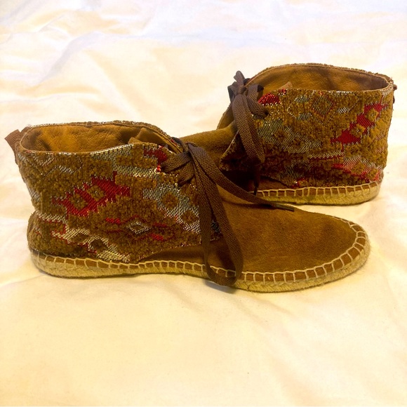 Veracruz Artisans Embroidered Suede Ankle Boots - Picture 9 of 11